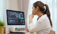 连板牛股降温！AI应用概念股午后异动 贵金属板块全天强势